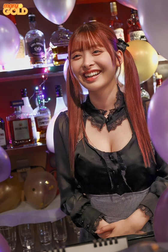 おねだりの天才！ 都内で働く可愛すぎる超人気コンカフェ嬢が奇跡のAV出演！ 何度もおねだりされて合計7発！ AV DEBUT 瀧本くるみ 画像1