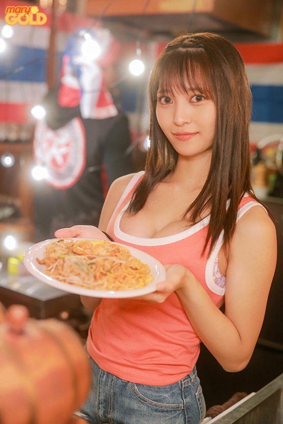 微笑みの国からの留学生 アジアン居酒屋でバイトしながら大学に通う褐色のスレンダーボディ美少女AV DEBUT Lisa 画像1