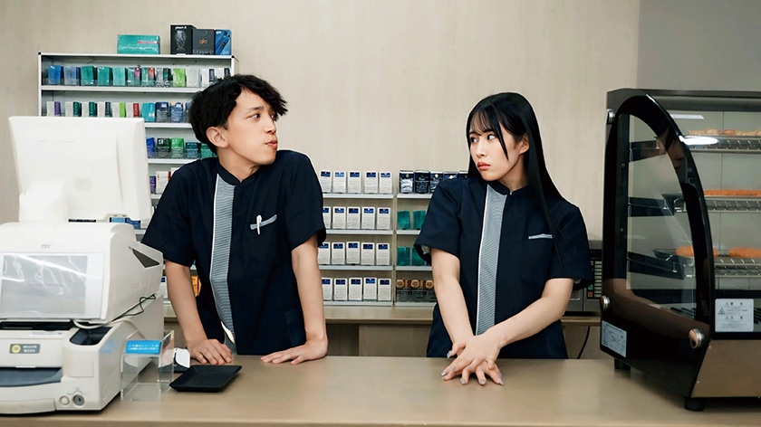 コンビニのバックヤードでセックスをするのが好きな彼女は不倫をしていた。 二羽紗愛 画像0