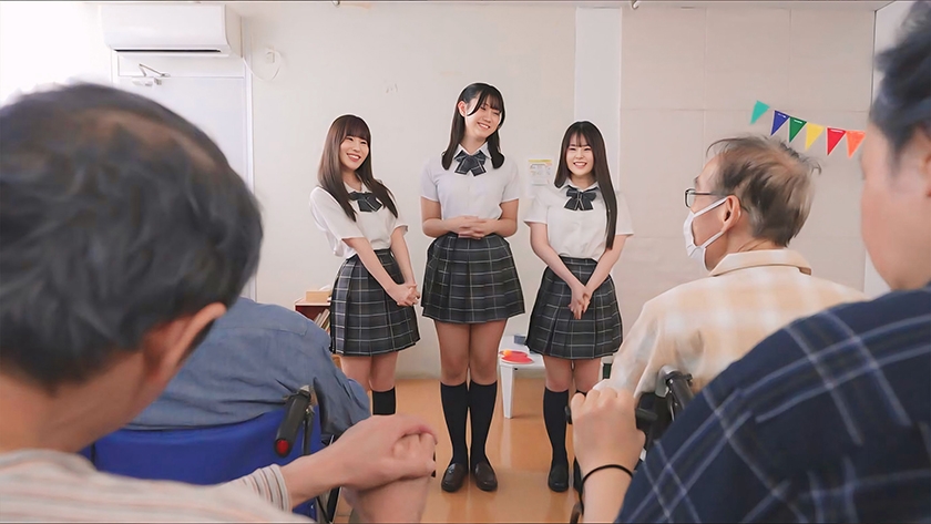 ボランティア部が老人ホームで奉仕活動!色ボケおじいちゃんの性欲を解消するため明るく楽しいソープ実地研修で泡献身!! 谷村凪咲 今田光 桜庭ももな 画像11