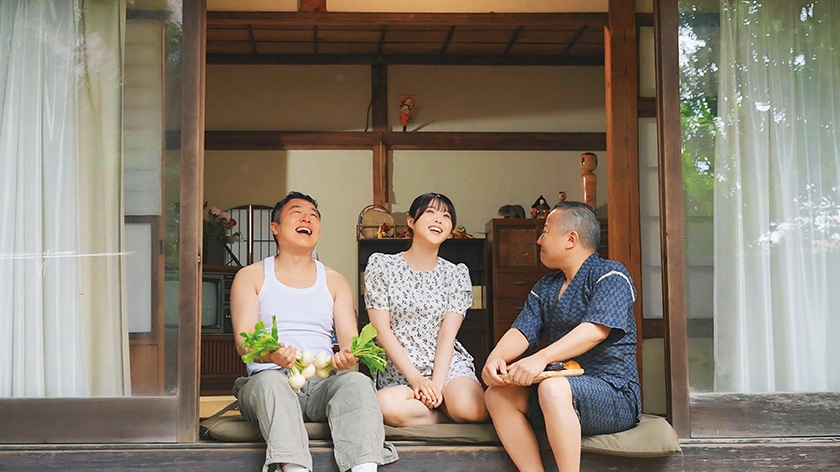 集落で若い娘は私だけ 村民を勃起させたら「ヌイてあげないといけない」という掟があります。そんで私は移住先のおじさん達の性処理をするハメになりました。 青坂あおい イメージ1