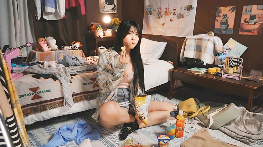 集落で若い娘は私だけ 村民を勃起させたら「ヌイてあげないといけない」という掟があります。そんで私は移住先のおじさん達の性処理をするハメになりました。 青坂あおい イメージ2