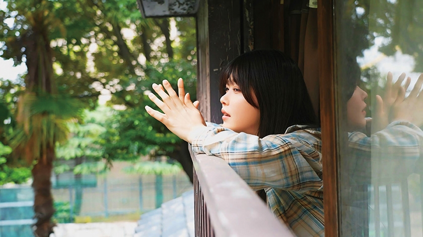 集落で若い娘は私だけ 村民を勃起させたら「ヌイてあげないといけない」という掟があります。そんで私は移住先のおじさん達の性処理をするハメになりました。 青坂あおい イメージ5