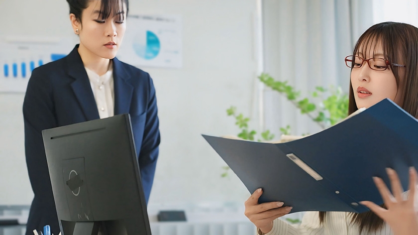 パワハラ女上司の裏の顔～部下に強くあたり散らし、人格否定までする裏で社長の前では従順な玩具だった～ 葉月まゆ イメージ2