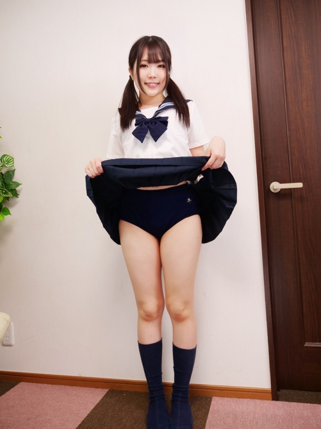 アパートの隣に越してきた女の子にブルマを見せたら興味津々!すると毎日のように僕の部屋に遊びに来てはブルマを穿いて僕を惑わしてくる 画像1