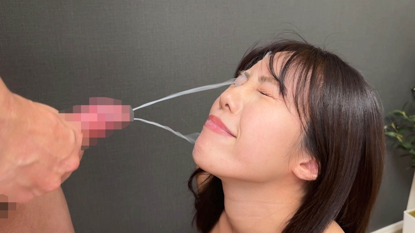 ザーメンをぶっかけられた顔射直後のスケベ顔で敏感チ〇ポをひょっとこバキュームするおしゃぶり大好き素人娘たちのご奉仕フェラチオ 画像14