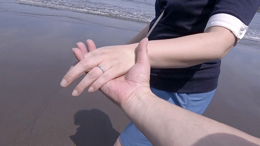 知り合いの人妻を連れて温泉旅行へ 002_8