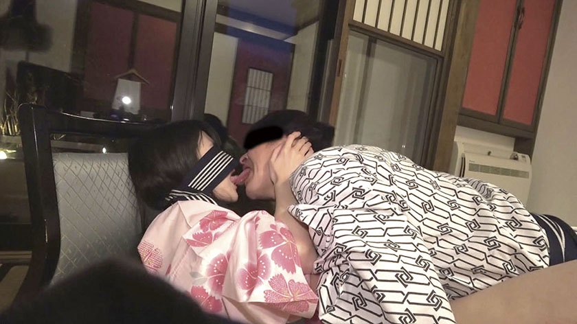 知り合いの人妻を連れて温泉旅行へ 010_11