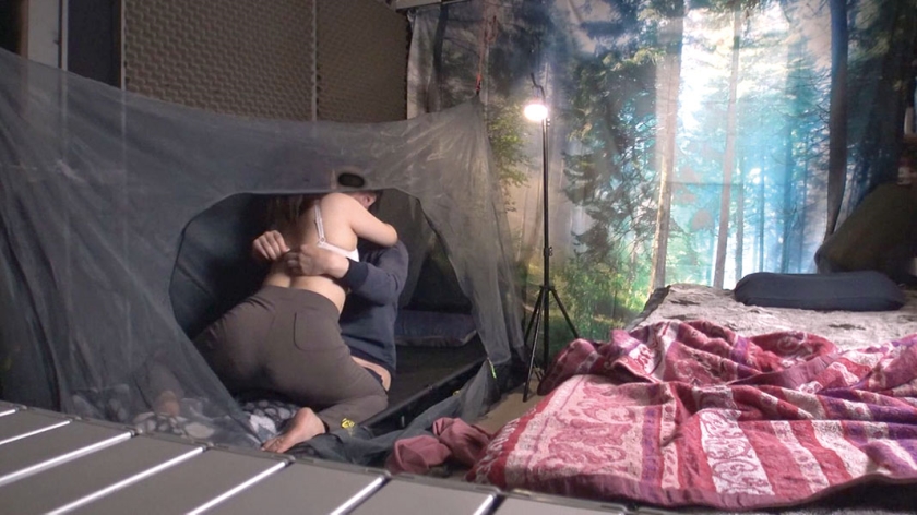 自分の部屋にとまることになった妻の女友達 ｢人妻有紀子さん(仮名)二十六歳｣に当然のように手を出してしまうワタシ_16