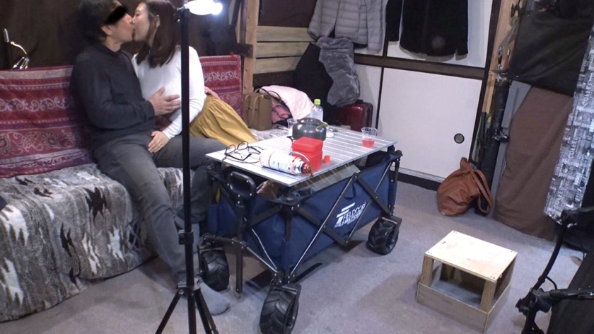 自分の部屋にとまることになった妻の女友達 ｢人妻有紀子さん(仮名)二十六歳｣に当然のように手を出してしまうワタシ_2