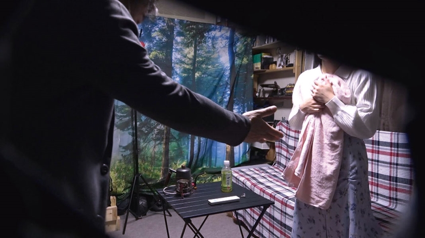 自分の部屋に泊まることになった妻の女友達 「人妻綾音さん(仮名)三十歳」に当然のように手を出してしまうワタシ 17_1