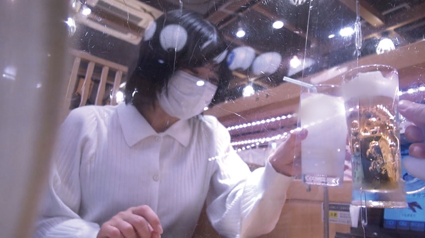 自分の部屋に泊まることになった妻の女友達 「人妻綾音さん(仮名)三十歳」に当然のように手を出してしまうワタシ 17_2