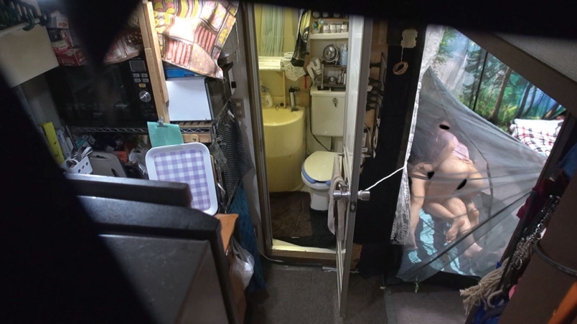 自分の部屋に泊まることになった妻の女友達 「人妻綾音さん(仮名)三十歳」に当然のように手を出してしまうワタシ 17_8