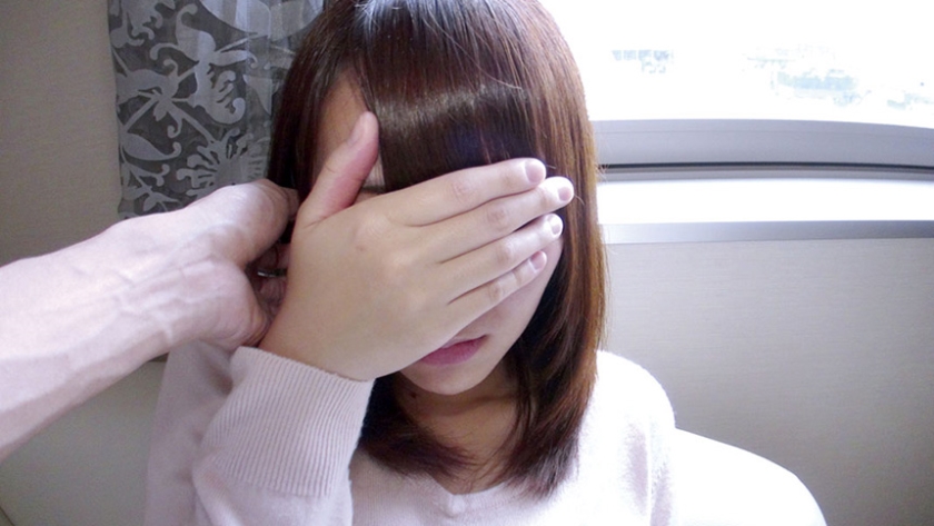 「顔出し無し」を条件にAV出演する素人妻・26歳、結婚1年目、子供無し、事務員。 01_0