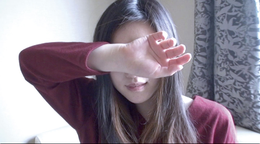 「顔出し無し」を条件にAV出演する素人妻 03_15