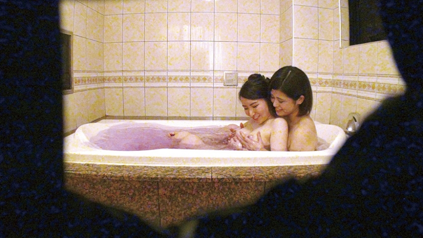 完全盗撮 女性限定・出張レズ風俗 【三】_11