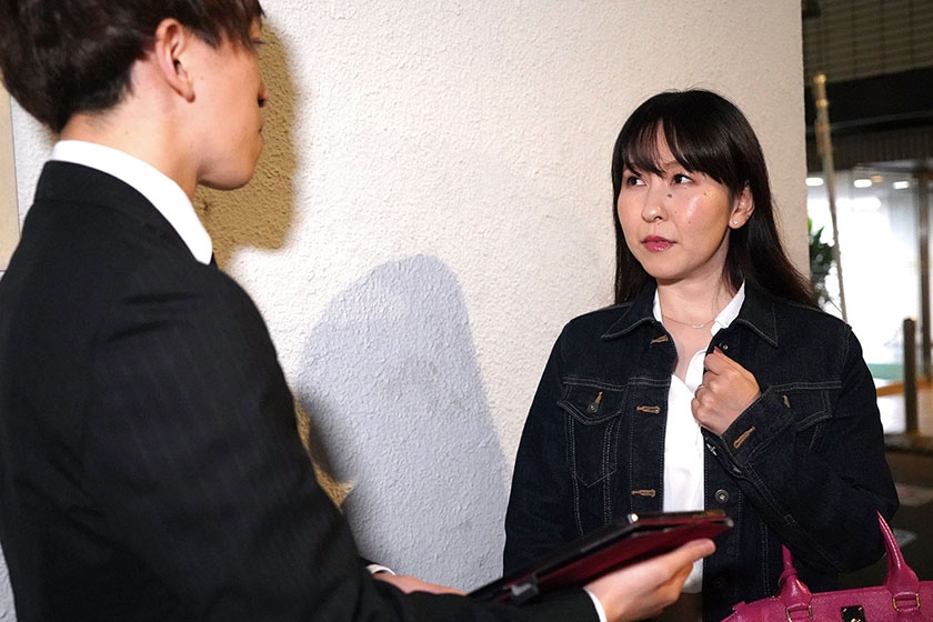 素人！美熟女ナンパ！ 3 「そんなつもりじゃなかったのに…」言っているけど女盛りの熟妻たちはちょっと荒々しい年下イケメン男の腰使いに何度も何度もイキまくりwww_13