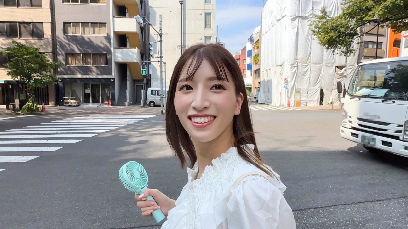 独身気分でナンパにホイホイついていくジーンズの似合うスレンダー尻軽新妻 画像1