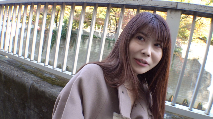 夫の指示でSEX動画を撮る熟女!!本当は恥ずかしいけれど愛する夫の指示に従う健気な嫁!プレイをする度に変態の心が芽生えて盛大に感じまくるNTRれ妻に中出し 画像1