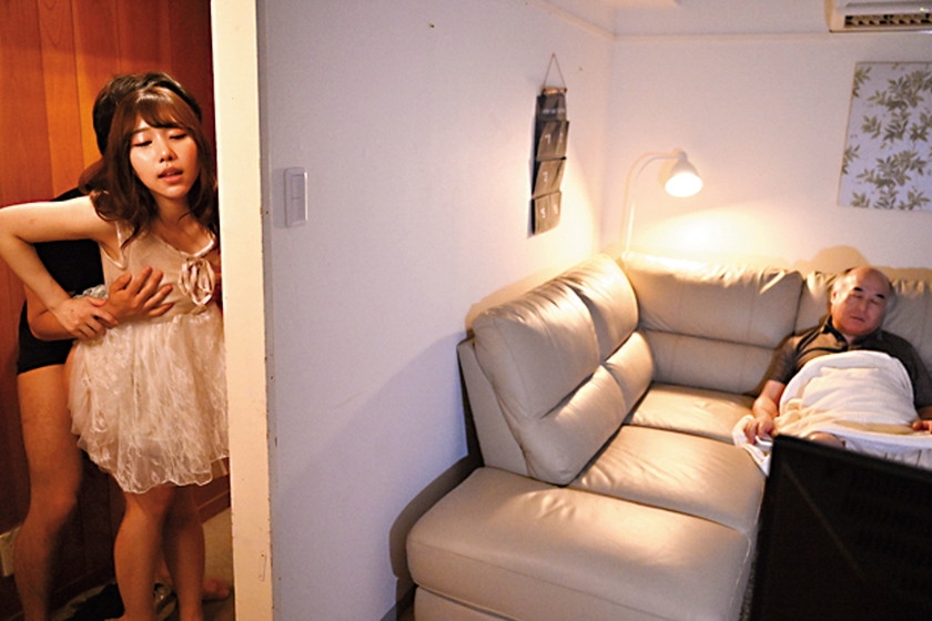 夫の寝ている横で義弟と中出し不倫SEXにのめり込むスリルに溺れたGカップ美巨乳妻 さつき芽衣_14