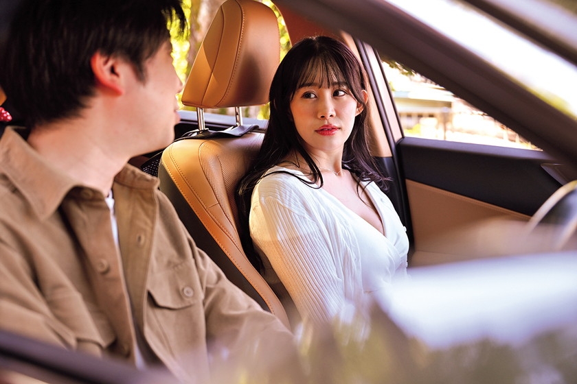 変態叔父さんのマッサージで秘部キワキワまで責められ…快楽堕ちした巨乳不倫妻 二羽紗愛 画像1