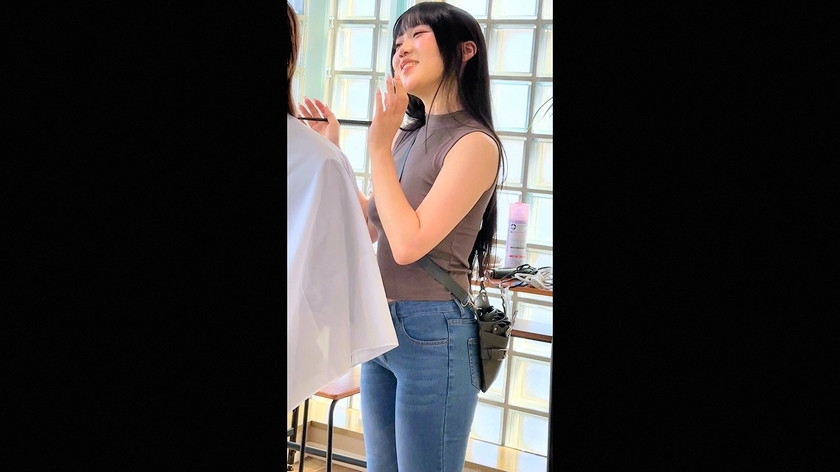 ノーブラ誘惑 美容室 巨乳美容師4名 画像3
