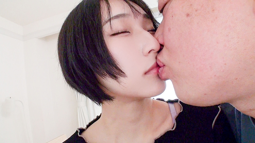 SNSでナンパした人妻が、旦那以外の身体に興奮してドエロい本性さらけ出しちゃいました！ 糸井瑠花 サンプル画像3