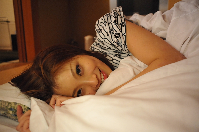 決定的動画 温泉旅行中のカップルがヤリ目的で露天風呂に入って発情する瞬間を見逃さない！！_1