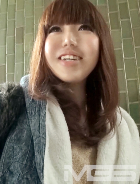 あみ 20才 輸入雑貨店店員