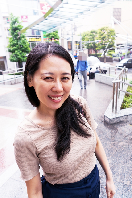 わりと綺麗なおばさんナンパ「わたしオバサンだけどいいの？」恥じらうカラダを集中愛撫！ハメ撮りZANMAI 5_12