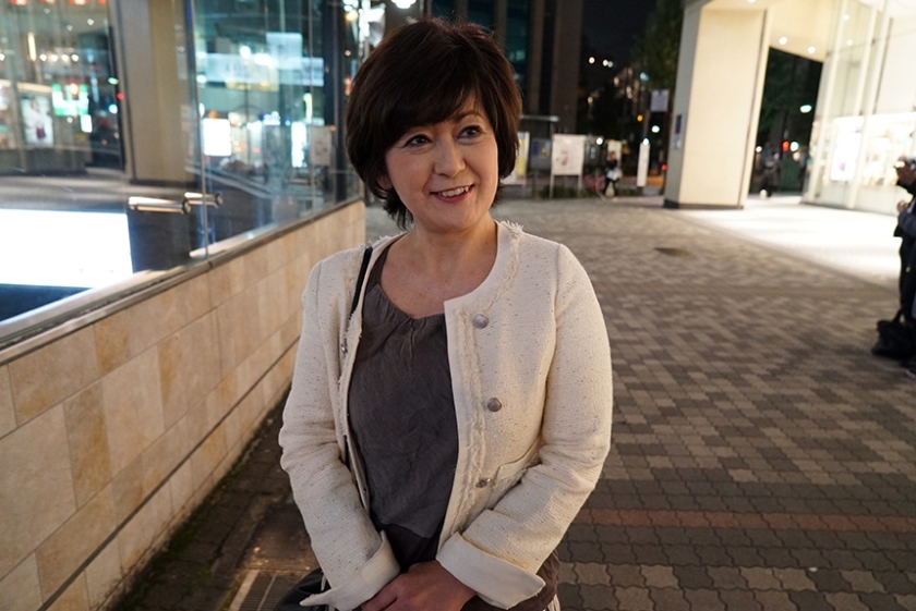 おばさんビデオ「私なんかで興奮してくれるの？」カメラを向けられて恥じらう熟女とハイテンションSEX喜色満面！？_10