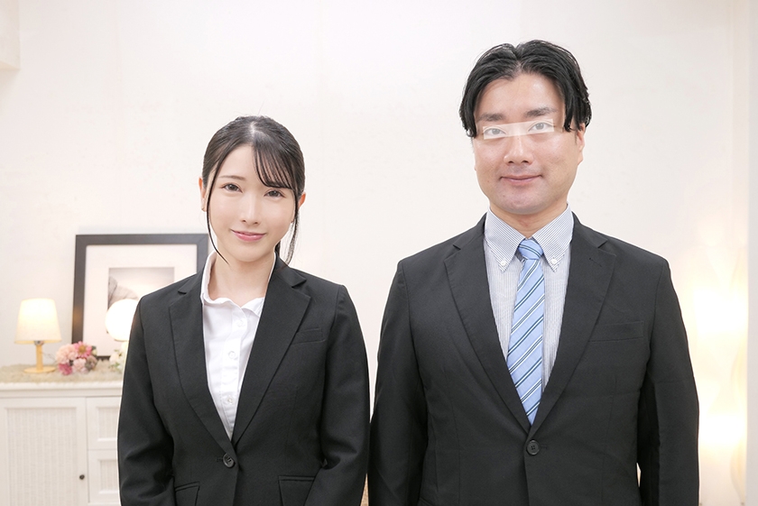 895IENFE-44201 会社の同僚男女が仕事の合間に密着オイルエステでヌルヌル素股に挑戦! サンプル画像2