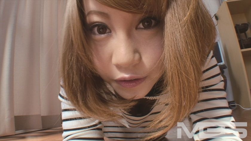 お漏らし絶頂！素人娘の自画撮り淫語オナニー_1