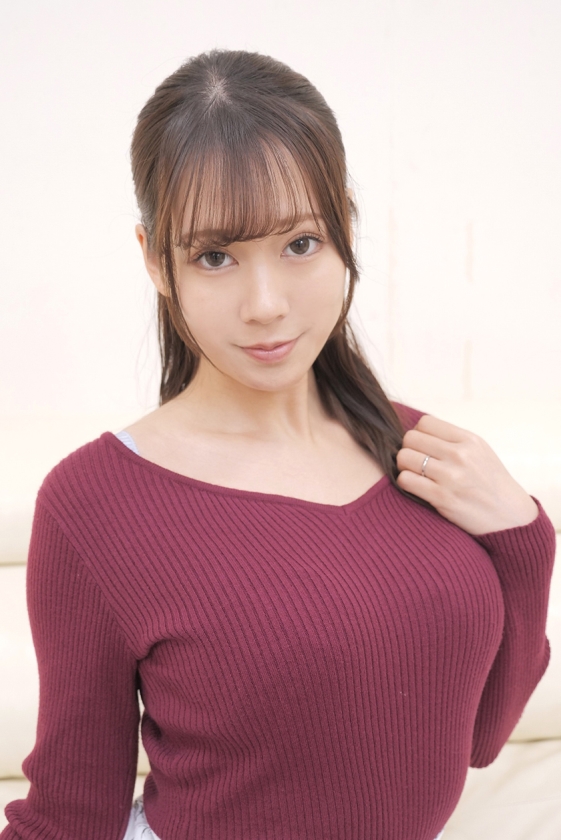 バブみある清楚な奥様が悩める男におっぱいちゅぱちゅぱ吸わせておチ○ポをよちよち甘やかし射精させる授乳手コキに挑戦！！母性溢れる授乳手コキでガチ勃起したおチ○ポをそのままヌルっと中出しセックス 碓井せりな 画像1