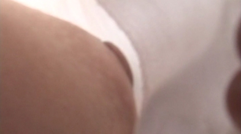 クールビズでスクブラ全開！乳首が見えている今どきJ○盗撮_9