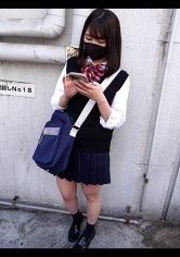 【個撮】優等生っぽいミニスカ制服美小女を自宅に連れ込みハメ撮り_生ピストンから中イキ連発