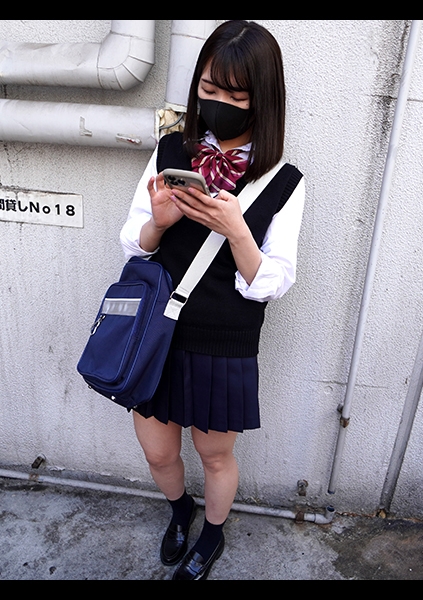 【個撮】優等生っぽいミニスカ制服美小女を自宅に連れ込みハメ撮り_生ピストンから中イキ連発