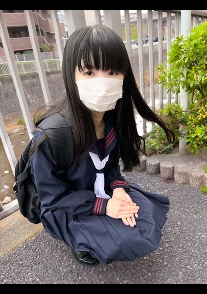 顔出し【個人撮影】経験人数1人。紺セーラー服の低身長_垢抜けないオマ◯コちゃんとの割り切り映像