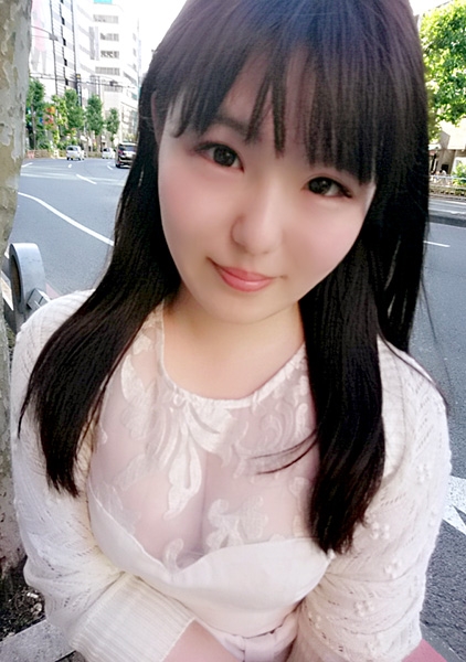 メイド喫茶で働く女の子がTバックで挑発してきた