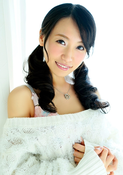 Iカップ巨乳娘が久しぶりに再会した地元の友達と3P