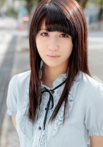 カメラの前で緊張しながらも実はエッチが大好きな上京したての女の子