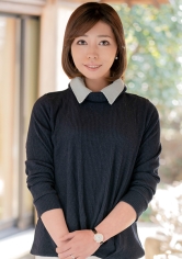 ガチガチに緊張しているスレンダー奥様は少し触れただけで愛液を垂れ流すほどの敏感ボディ！緊張も吹き飛び中出しSEXに本気イキ！