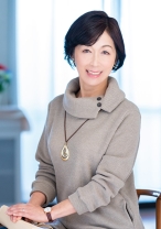 オナニーのしすぎ！？クリトリスが大きいんです…と恥ずかしそうに話す五十路妻。息子が巣立って時間を持て余しオナニーに没頭するも足りずに他人棒に手を出す53歳。