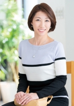 潮吹きパイパン妻 パンストで手首拘束され大興奮！膣奥突かれて歓喜イキ！浮気棒に爆突きされて中出しSEX！