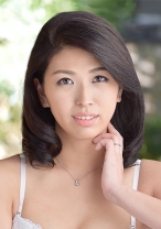 高身長173センチのゆうかは30歳の専業主婦。分厚くデップリとした小陰唇にチンポが喰われるかのようで、結合部がエロい！ きらきらワイフ