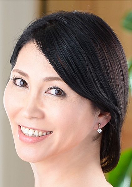 見返り美人のふみかは●剤師をする45歳の潮吹き熟女。形の良いバストを揺らしてチンポをねだって自ら腰を振る！ きらきらワイフ
