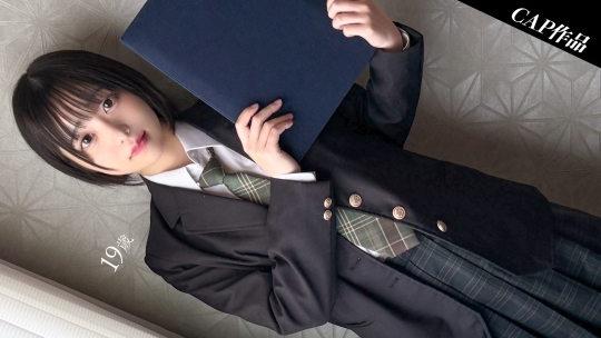 貧乳ショートカットの裏垢女子と初対面デートからの記念ハメ撮りしちゃいました