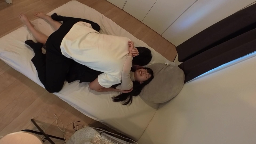 【盗撮】付き合って8ヶ月の彼女・あい(19)とのラブラブSEXを完全記録! ロング黒髪の巨乳美少女が彼氏との甘々プレイで本気モード♪ 画像4
