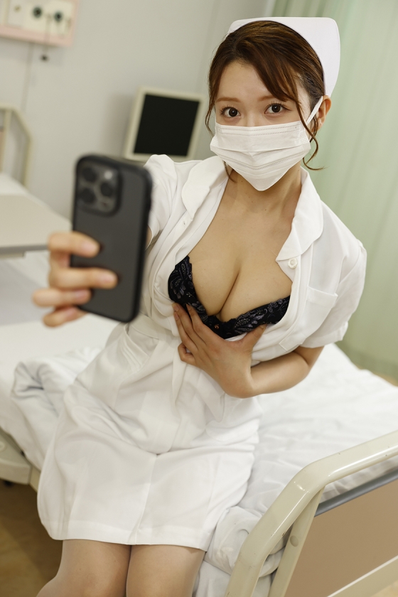裏垢ナース 勤務中SNSえちえち配信中 凰華りん 羽月乃蒼 画像5