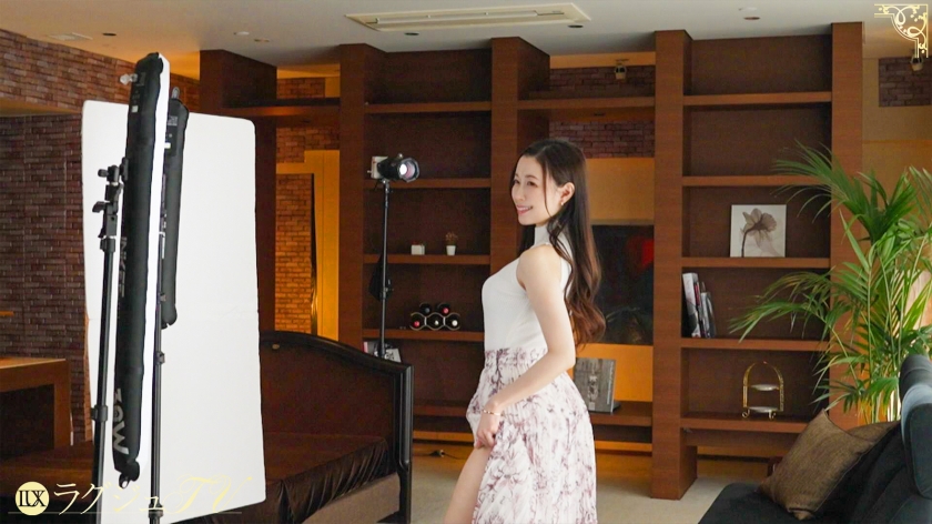 【清楚な顔してド変態】セックスレスに飢えた美人妻が、感度爆発で「奥好き！ヤバいっ！」連呼絶頂。「昔、現場で何人かと…♪」複数プレイの過去を持つ38歳専業主婦が、欲求不満の肉体をオイルまみれにして我を忘れてイキ乱れる！ ラグジュTV 1884 サンプル 3